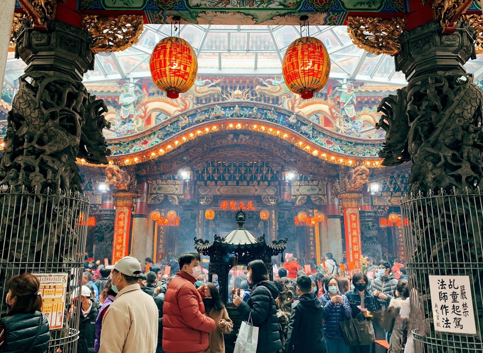 Wangtian Temple in Sanchong, New Taipei, with worshippers